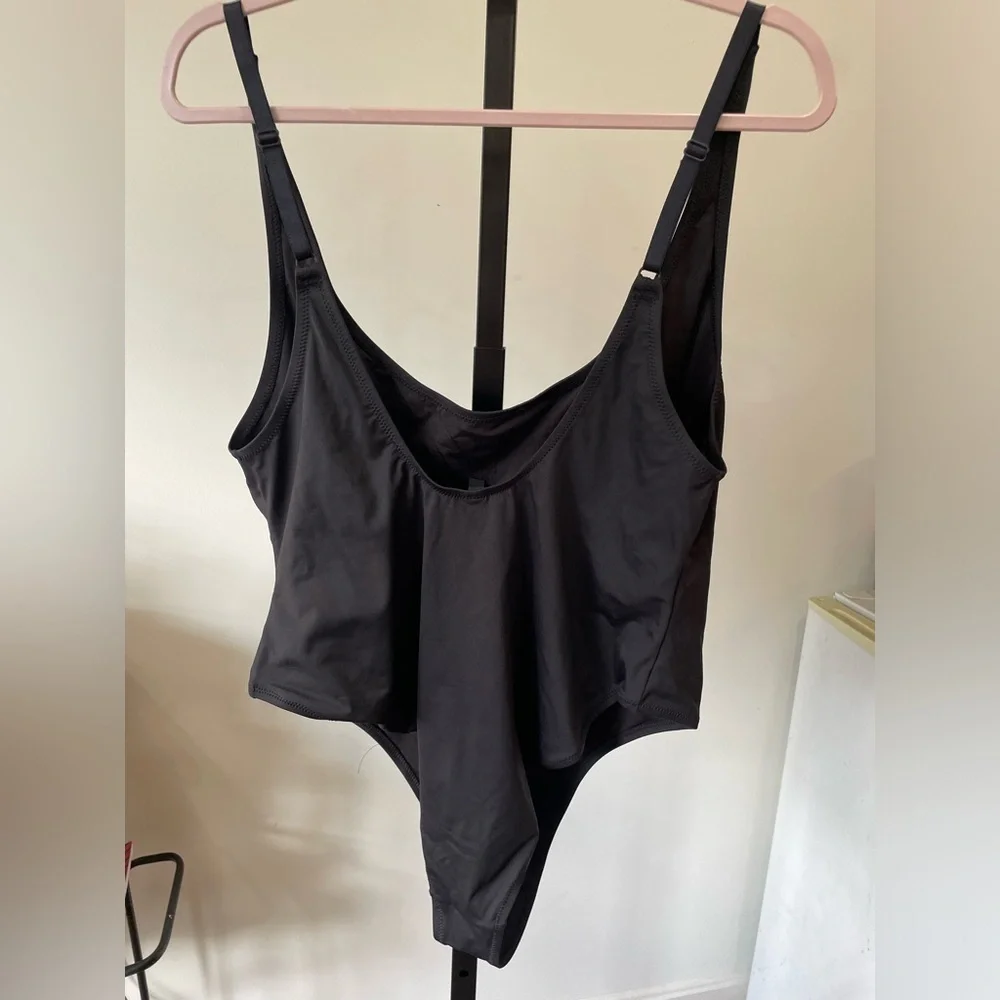 NWT SKIMS SCOOP NECK ONE PIECE, In Onyx size 3X